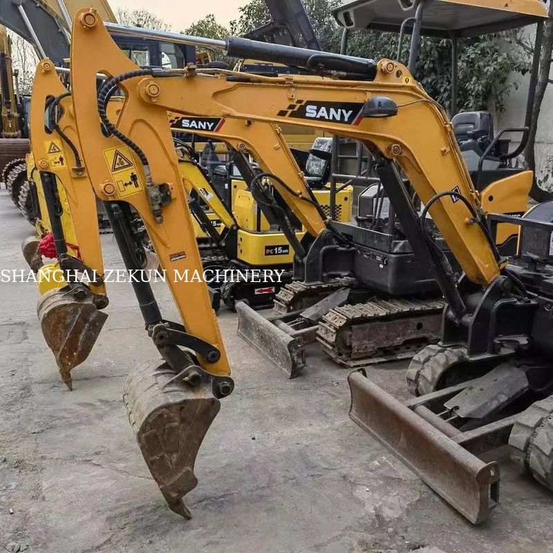 10.3KW ساني SY16C 1.6Ton الحفرة المصغرة مع الإطارات المطاطية والمضخة الهيدروليكية الأصلية