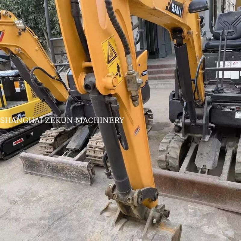 10.3KW ساني SY16C 1.6Ton الحفرة المصغرة مع الإطارات المطاطية والمضخة الهيدروليكية الأصلية
