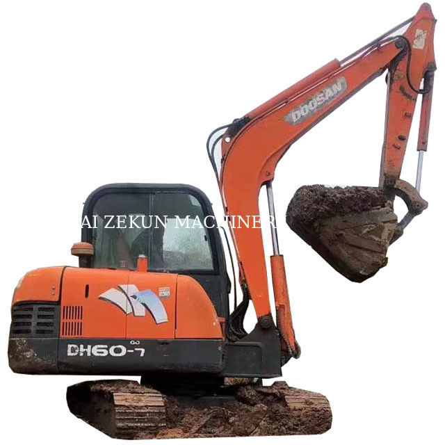2010 EX60 اليد الثانية الحفرة المصغرة 38.1kw مع الصمام الهيدروليكي الأصلي
