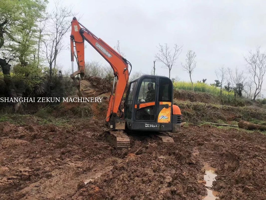 2010 EX60 اليد الثانية الحفرة المصغرة 38.1kw مع الصمام الهيدروليكي الأصلي
