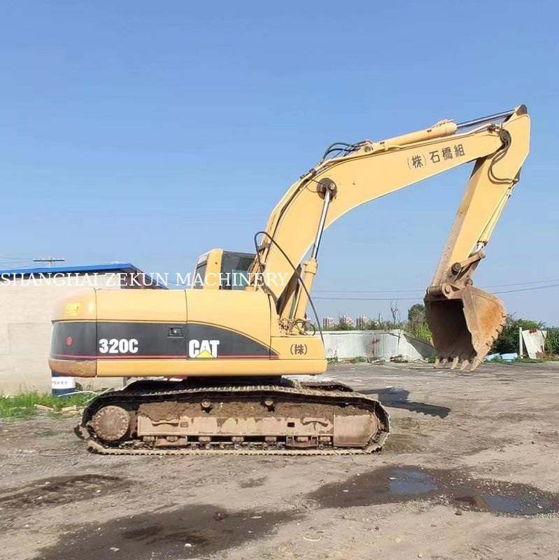 حفرة Caterpillar 320C المستعملة من عام 2014 مناسبة لمحلات إصلاح الآلات وأكثر