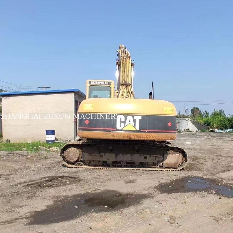 حفرة Caterpillar 320C المستعملة من عام 2014 مناسبة لمحلات إصلاح الآلات وأكثر