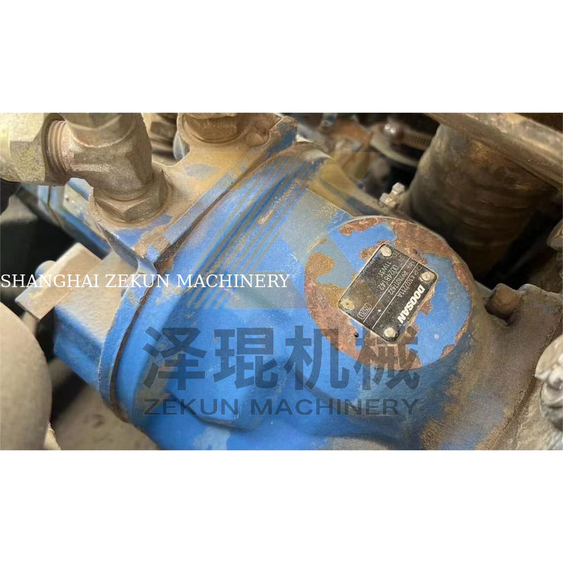 الحفرة دوسان DH60-7 2015 مستعملة في حالة جيدة جيد 5500 كجم وزن الجهاز
