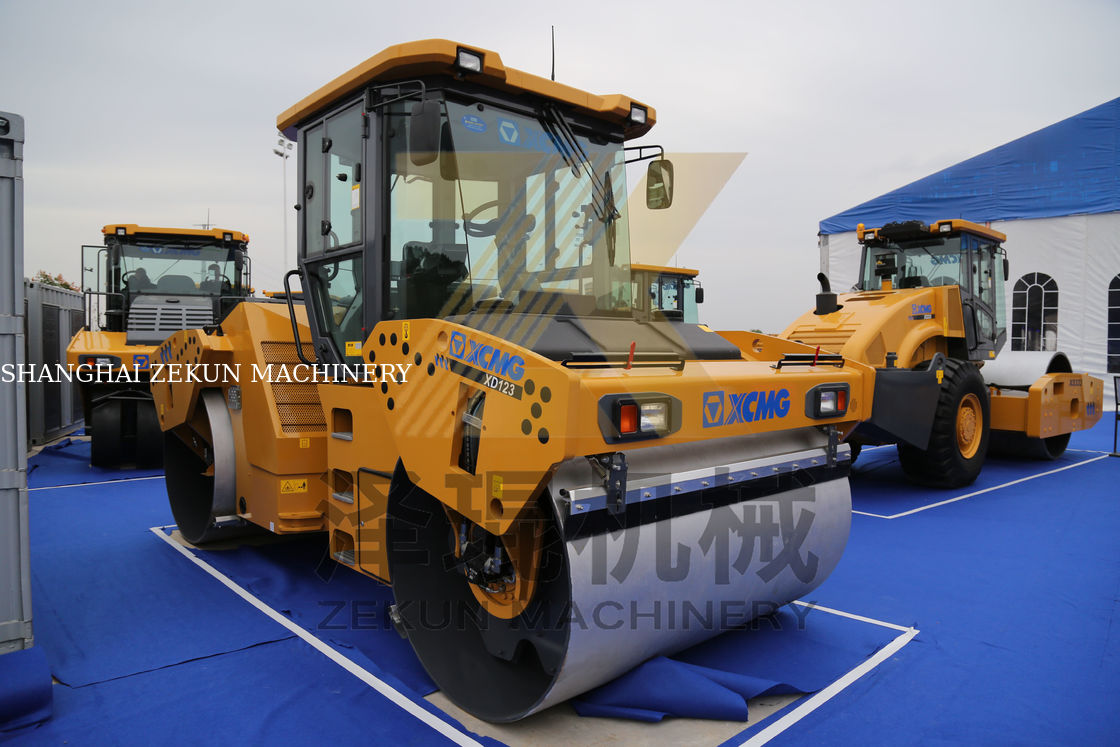 12 طن XCMG XD123 ثنائي طبل عجلة الصين المرحلة الثالثة معدات بناء الطرق