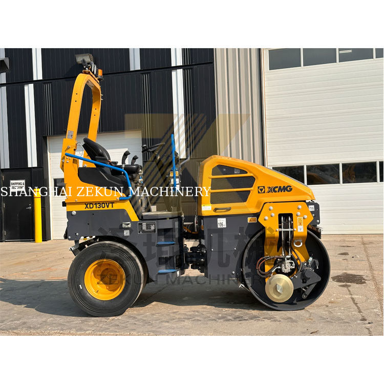 4 طن XCMG XD130VT الدوار الاهتزازي لبناء الطرق للبيع