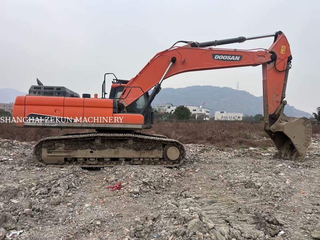 الحفارة المستخدمة 2020 دوسان DX380 مع 4 816 ساعة عمل في حالة جيدة