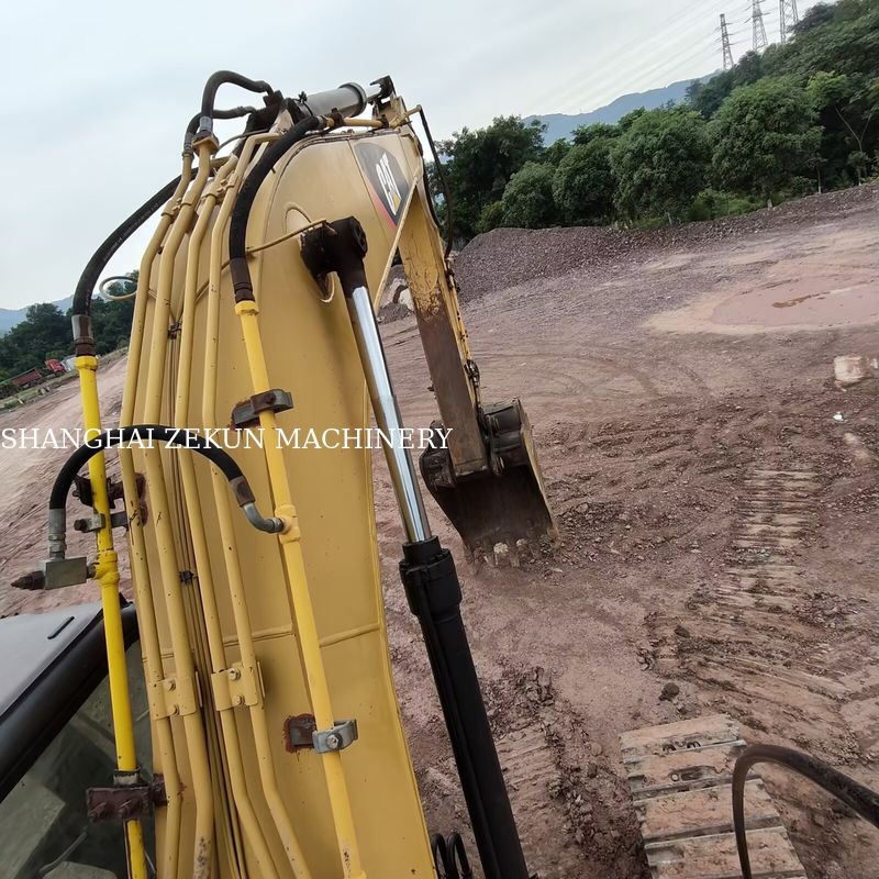حفارة CAT 320D موديل 2016 من فئة 20 طن بمحرك CAT C6.4 ACERT، أقصى عمق للحفر 680 مم