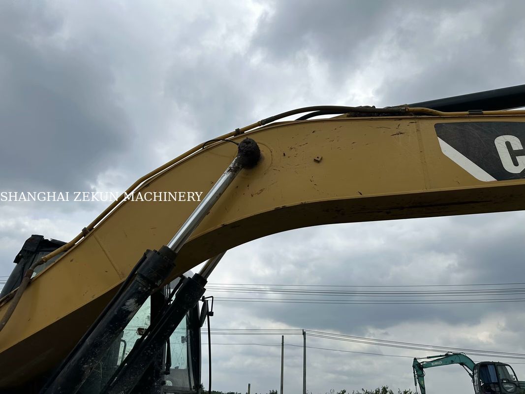 2014 CAT 320D2 الحفرة 10 812hrs والأداء معدل التدفق الهيدروليكي 2 × 214 لتر / دقيقة سرعة السفر 3.5 / 5.5 كم / ساعة