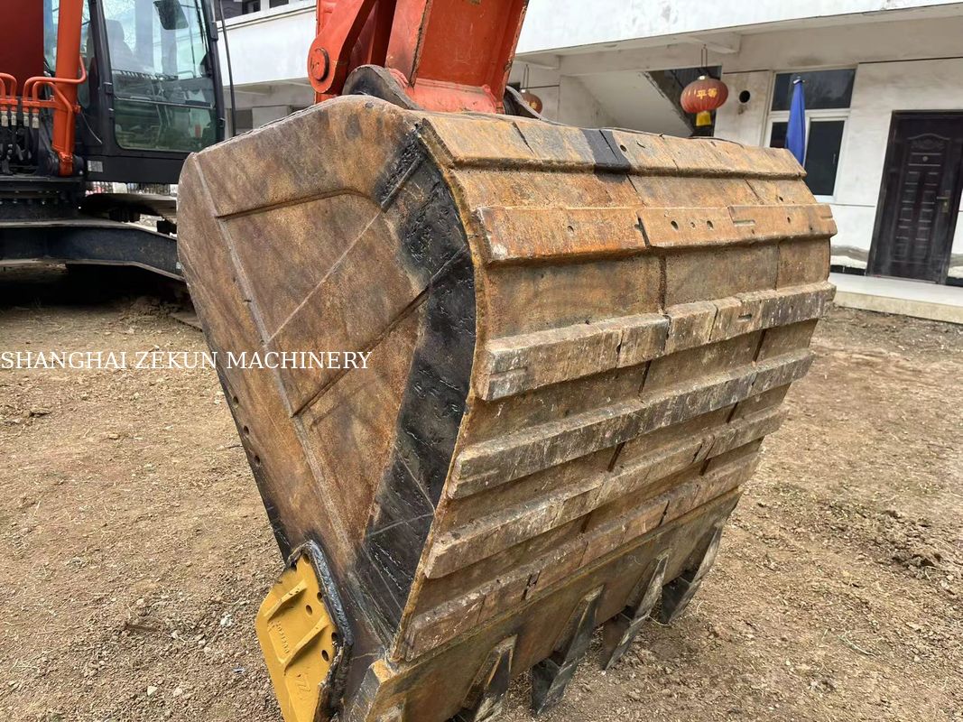 حفارة هيتاشي ZX330-5A موديل 2022 مع 2968 ساعة عمل، ضغط هيدروليكي 34.3 ميجا باسكال، طول الذراع 6.5 متر