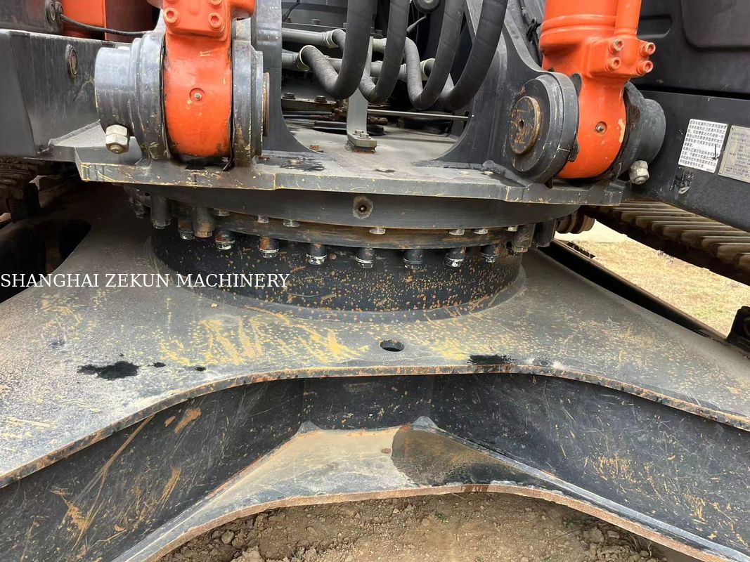 حفارة هيتاشي ZX330-5A موديل 2022 مع 2968 ساعة عمل، ضغط هيدروليكي 34.3 ميجا باسكال، طول الذراع 6.5 متر