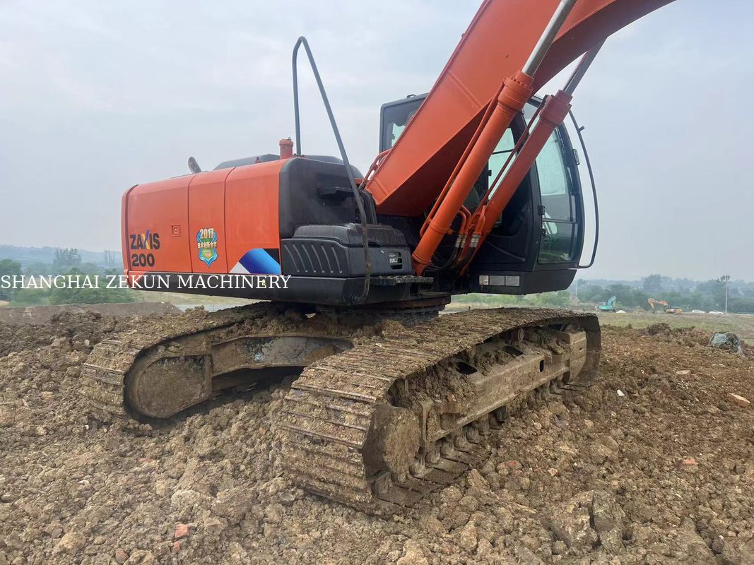 حفارة هيتاشي ZX220-5A موديل 2020، 6541 ساعة عمل، أقصى ارتفاع للحفر 630 مم، أقصى عمق للحفر 670 مم، للأعمال الشاقة
