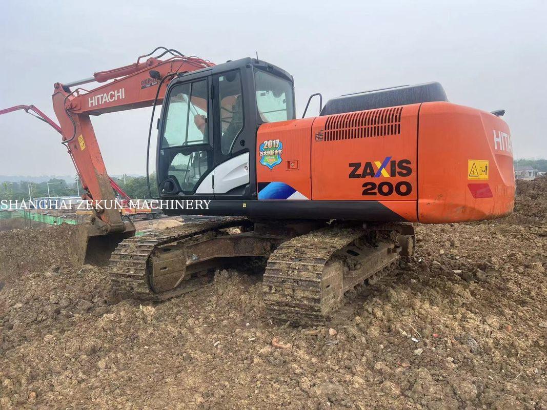 حفارة هيتاشي ZX220-5A موديل 2020، 6541 ساعة عمل، أقصى ارتفاع للحفر 630 مم، أقصى عمق للحفر 670 مم، للأعمال الشاقة