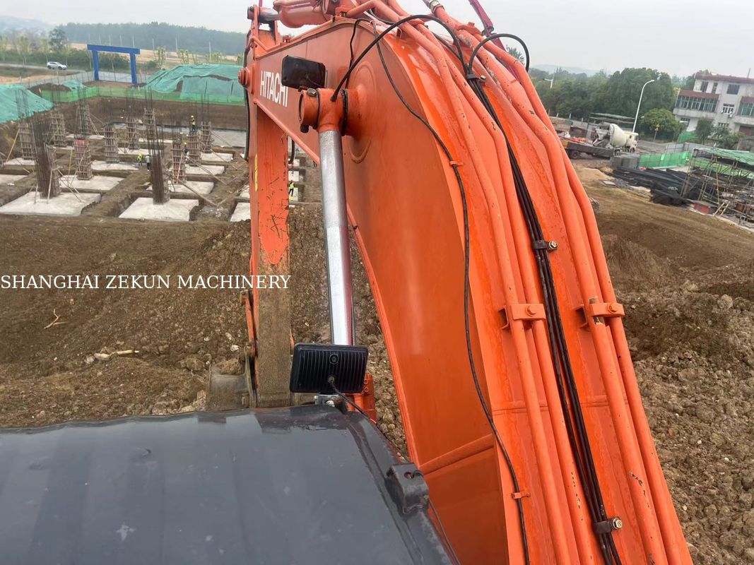 حفارة هيتاشي ZX220-5A موديل 2020، 6541 ساعة عمل، أقصى ارتفاع للحفر 630 مم، أقصى عمق للحفر 670 مم، للأعمال الشاقة