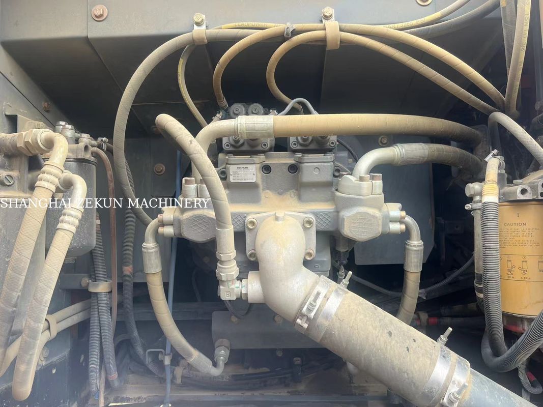 حفارة هيتاشي ZX200-5A موديل 2022 بارتفاع حفر أقصى يبلغ 9 وسرعة دوران تبلغ 13.3 دورة في الدقيقة و 5500 ساعة