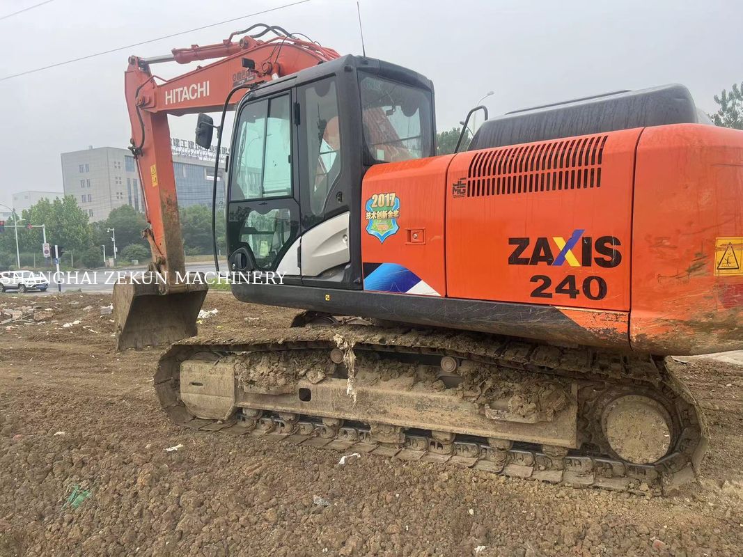 حفارة هيتاشي ZX200-5A موديل 2022 بارتفاع حفر أقصى يبلغ 9 وسرعة دوران تبلغ 13.3 دورة في الدقيقة و 5500 ساعة