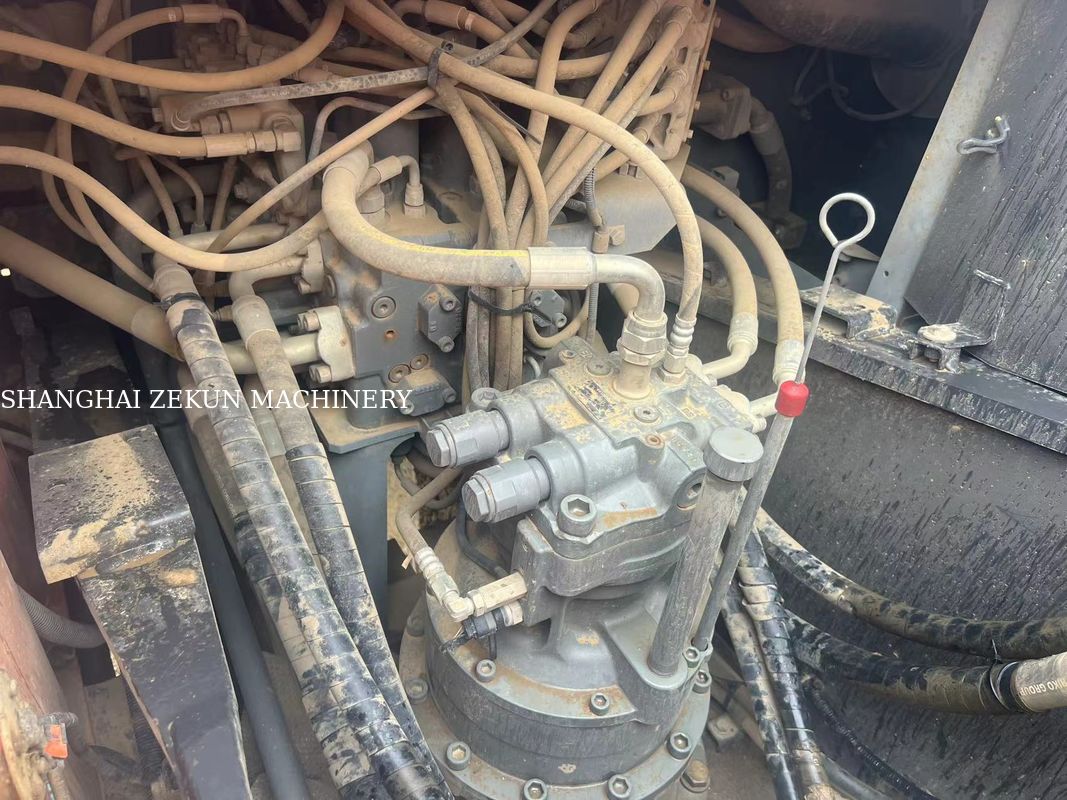حفارة هيتاشي ZX200-5A موديل 2022 بارتفاع حفر أقصى يبلغ 9 وسرعة دوران تبلغ 13.3 دورة في الدقيقة و 5500 ساعة