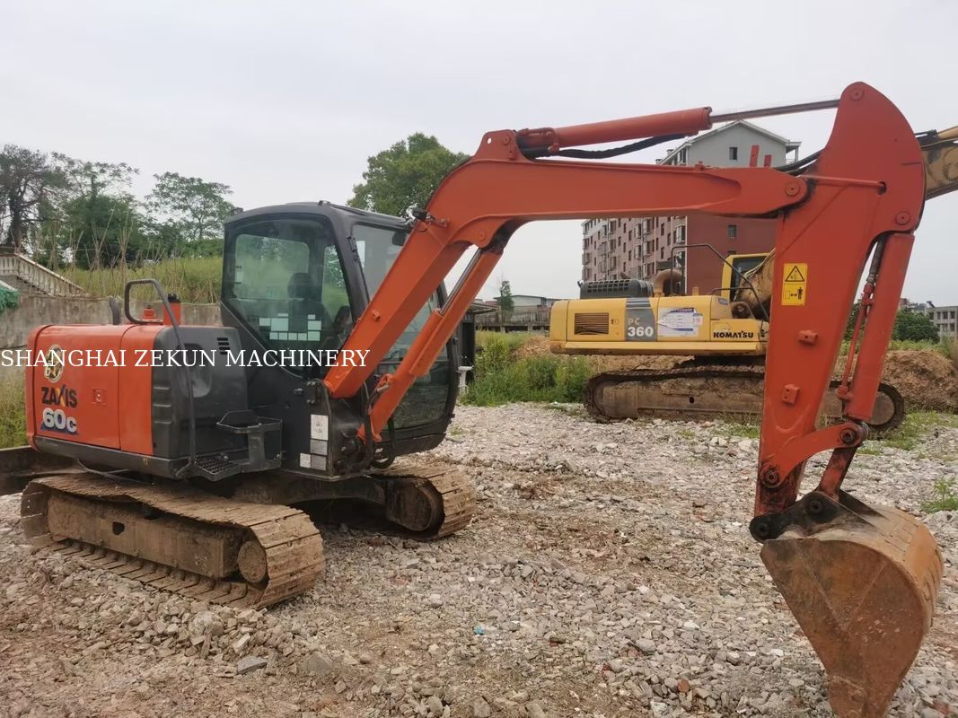 حفارة هيتاشي ZX60C-6A 2023، 2785 ساعة عمل، الوزن التشغيلي 5، تلبي معيار الانبعاثات Tier 3 / Stage III