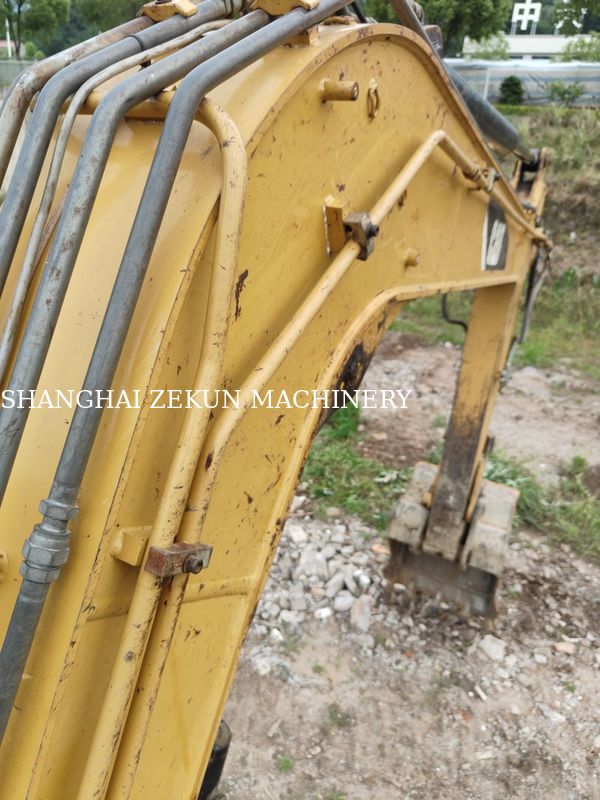حفارة CAT 307E2 موديل 2019 بمدى وصول أقصى على مستوى الأرض يبلغ 400 مم وسعة خزان الوقود 135 لتر