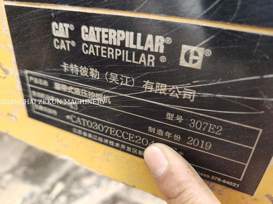 حفارة CAT 307E2 موديل 2019 بمدى وصول أقصى على مستوى الأرض يبلغ 400 مم وسعة خزان الوقود 135 لتر