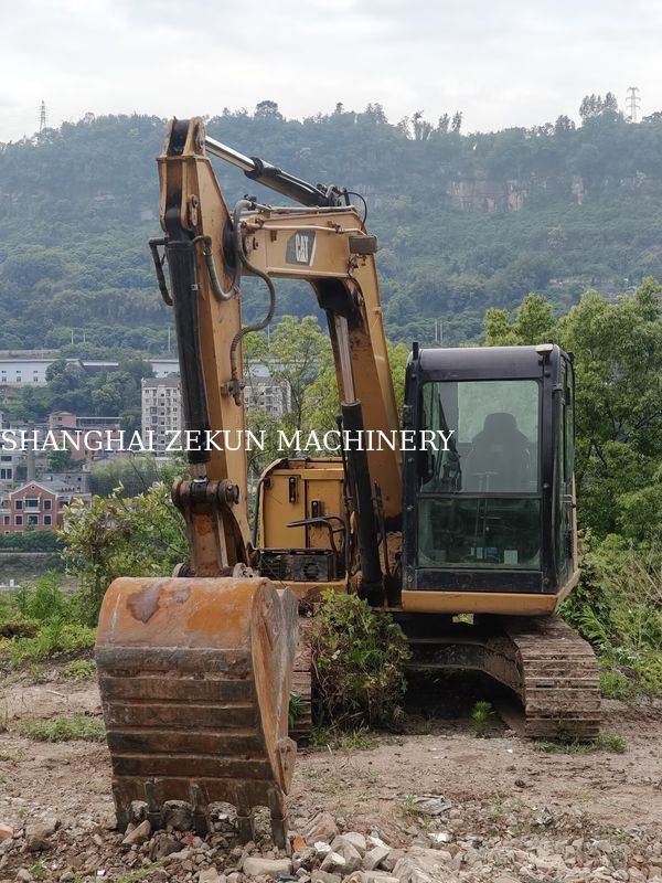 حفارة CAT 307E2 موديل 2019 بمدى وصول أقصى على مستوى الأرض يبلغ 400 مم وسعة خزان الوقود 135 لتر