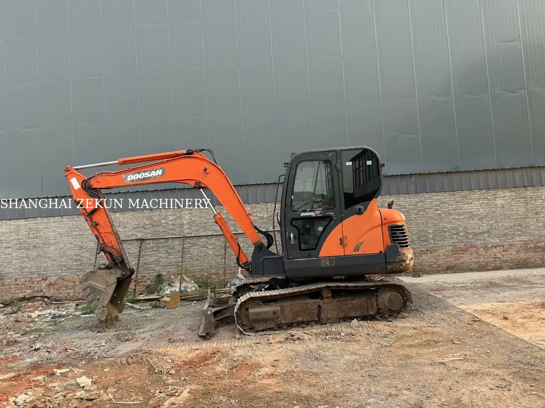 محفر Doosan DX60 المستوى 3 معيار الانبعاثات الحد الأقصى للوصول على مستوى الأرض 100 مم والأداء
