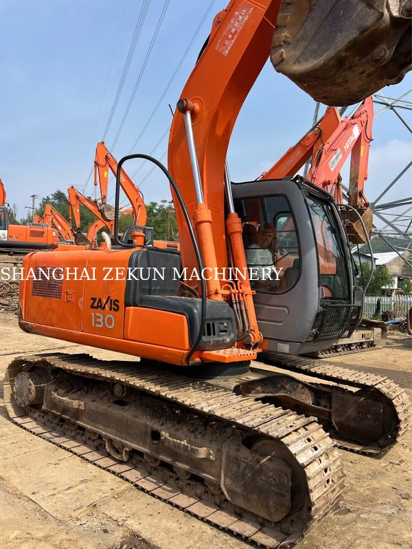 حفرة هيتاشي ZX130-6 مستعملة مع 11053hrs 4.6m طول البوم 34.3 MPa الضغط الهيدروليكي