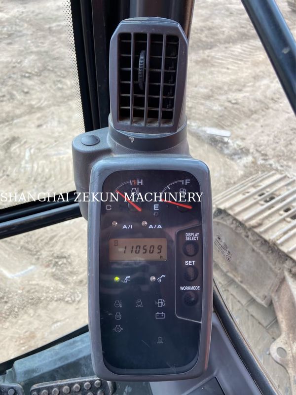 حفرة هيتاشي ZX200-3G مستعملة مع 11050hrs طول الذراع 2.94 M طول البوم 5.7 M