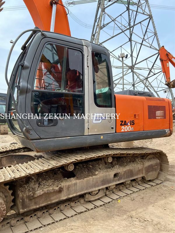 حفرة هيتاشي ZX200-3G مستعملة مع 11050hrs طول الذراع 2.94 M طول البوم 5.7 M