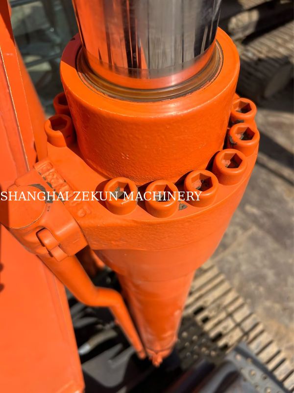 حفارة هيتاشي ZX200-3G 12081 ساعة سرعة السفر 3.5 / 5.5 كم/ساعة ميزات الكابينة شاشة متعددة الوظائف