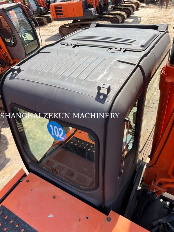 حفارة هيتاشي ZX200-3G 12081 ساعة سرعة السفر 3.5 / 5.5 كم/ساعة ميزات الكابينة شاشة متعددة الوظائف