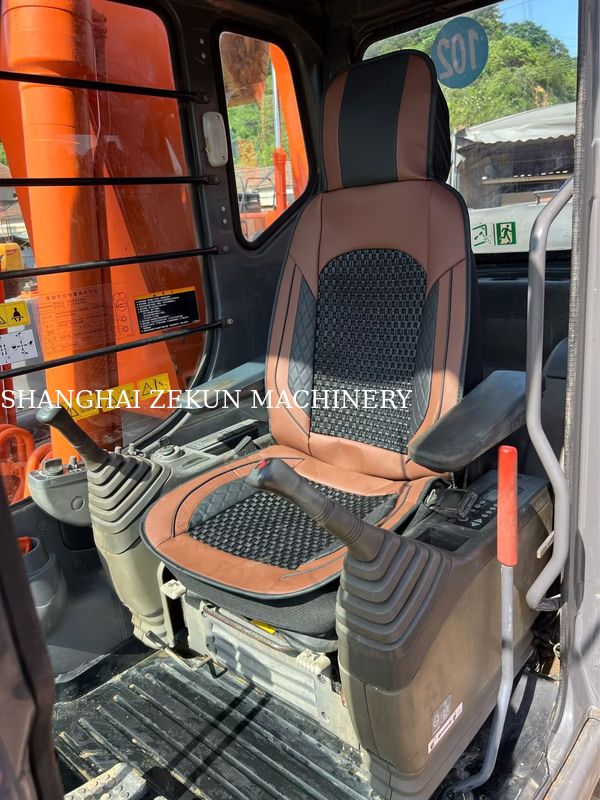 حفارة هيتاشي ZX200-3G 12081 ساعة سرعة السفر 3.5 / 5.5 كم/ساعة ميزات الكابينة شاشة متعددة الوظائف