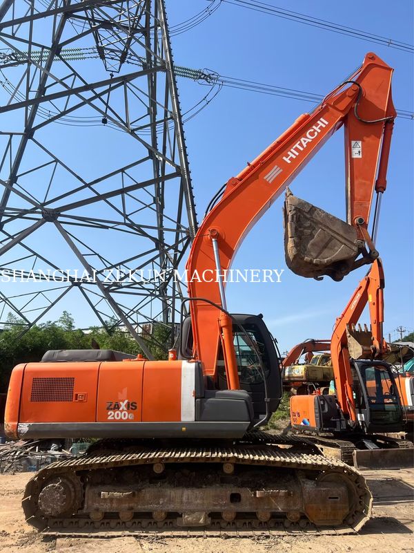 حفارة هيتاشي ZX200-3G 12081 ساعة سرعة السفر 3.5 / 5.5 كم/ساعة ميزات الكابينة شاشة متعددة الوظائف