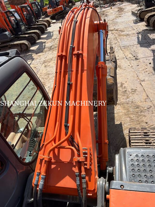 حفارة هيتاشي ZX200-3G 12081 ساعة سرعة السفر 3.5 / 5.5 كم/ساعة ميزات الكابينة شاشة متعددة الوظائف