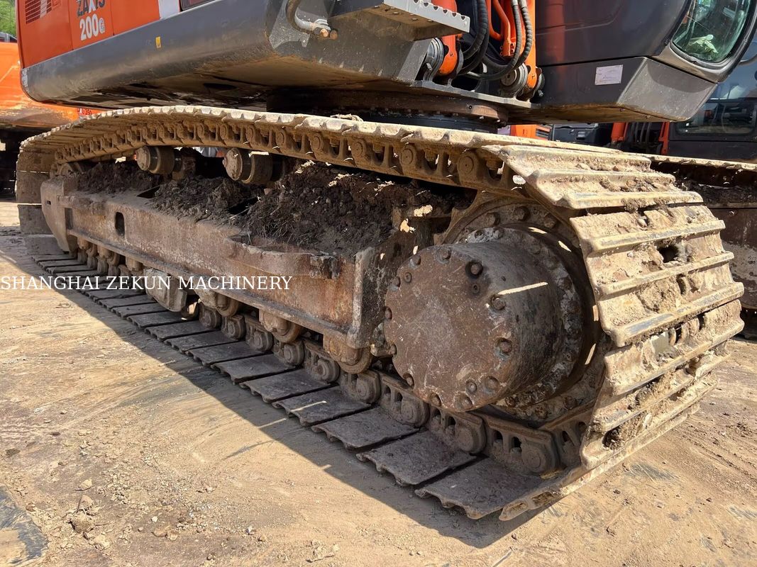 حفارة هيتاشي ZX200-3G 12081 ساعة سرعة السفر 3.5 / 5.5 كم/ساعة ميزات الكابينة شاشة متعددة الوظائف