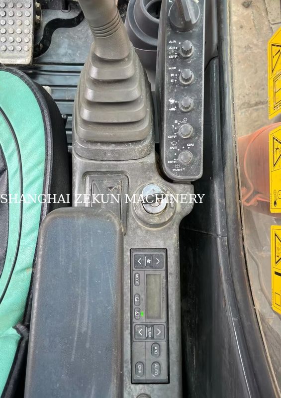 11051 ساعة حفارة هيتاشي ZX200-3G بسعة جرافة 0.8 - 1.0 متر مكعب